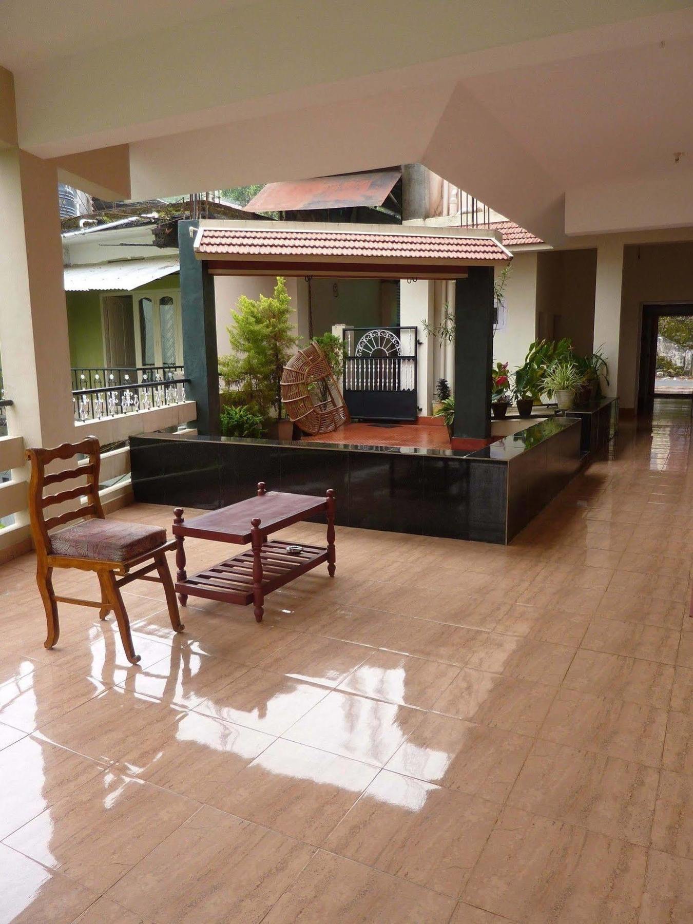 Jungle Palace Homestay Thekkady Exterior foto